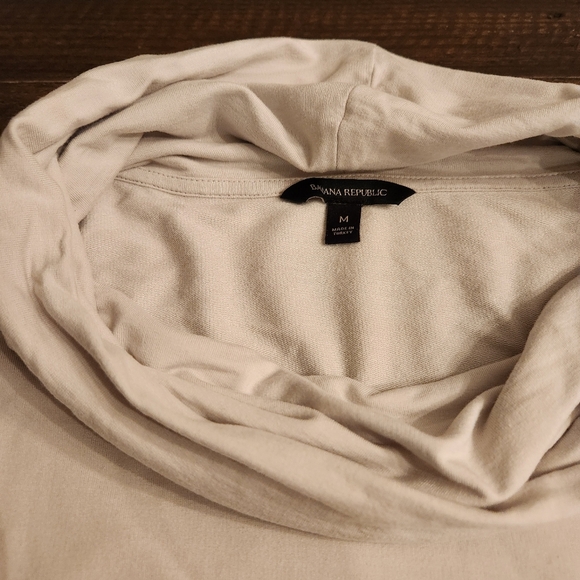 Banana Republic Women's RolledNeck Pullover Quarter Sleeve Top Size M - Picture 2 of 5